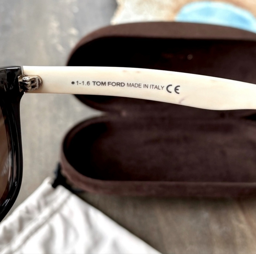 Tom Ford Sunglasses Black With Ivory Colored Arms, Gold Accents, Made In Italy - Picture 11 of 11